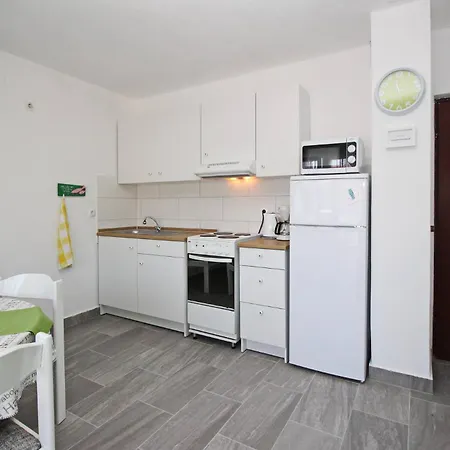 Rozanda Gostinjska kuća Baska (Krk)