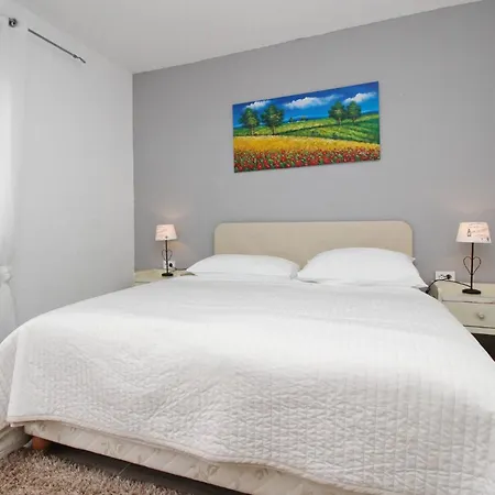 Rozanda Konukevi Baška