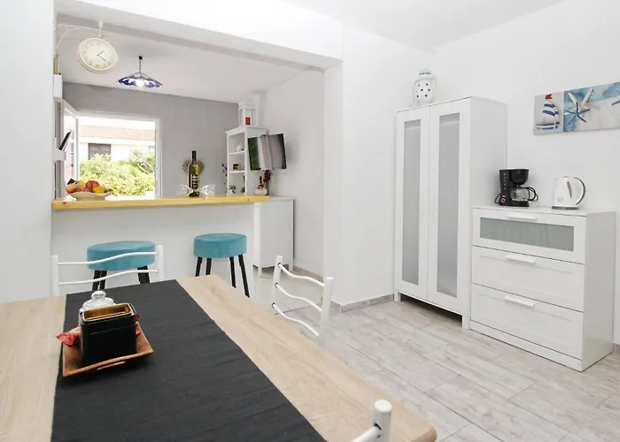 Rozanda 3* Baška