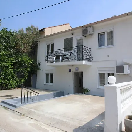 Guest house Rozanda 3*