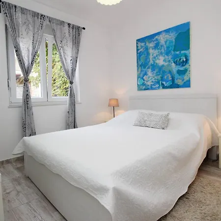 Guest house Rozanda