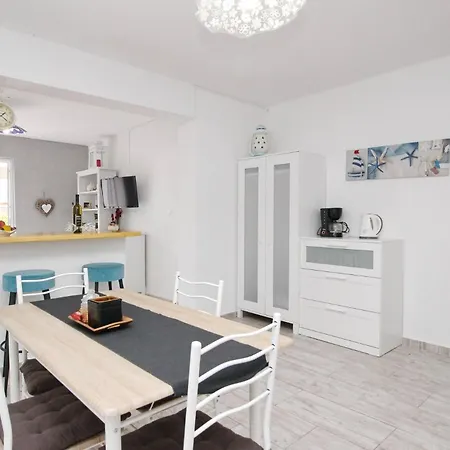 Guest house Rozanda