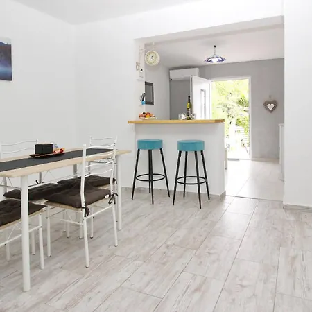 Guest house Rozanda 3*